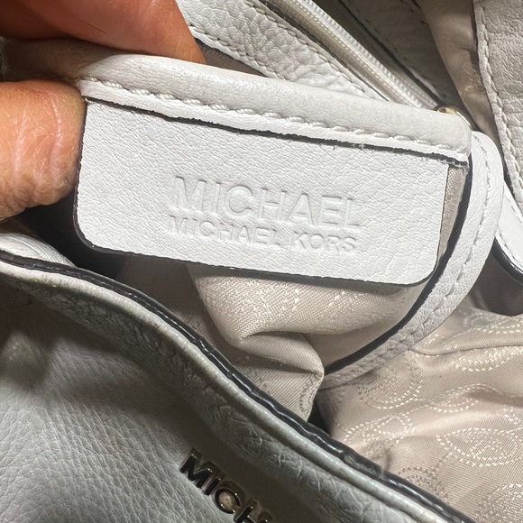 Michael Kors crossbody with adjustable shoulder strap purse - Picture 14 of 16